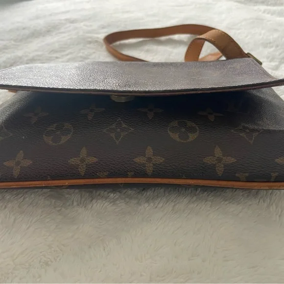 Louis Vuitton
with Tan Leather Strap
Musette Tango Short Shoulder Bag Brown
🤎🤎🤎 - Picture 6 of 13